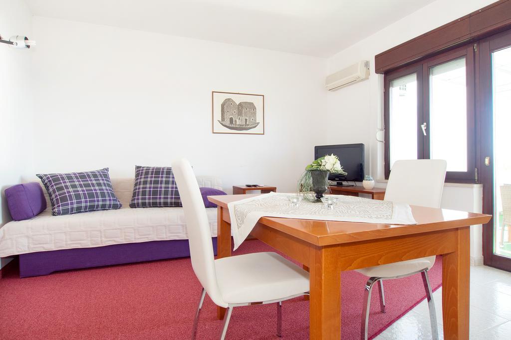 Beach Guesthouse Mediteran Подстрана Номер фото