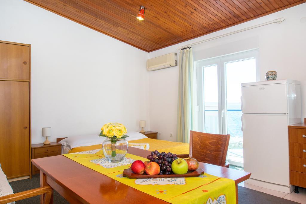 Beach Guesthouse Mediteran Подстрана Номер фото