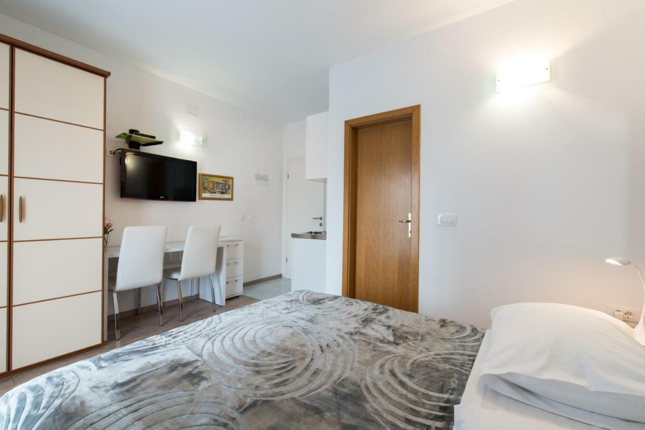 Beach Guesthouse Mediteran Подстрана Экстерьер фото