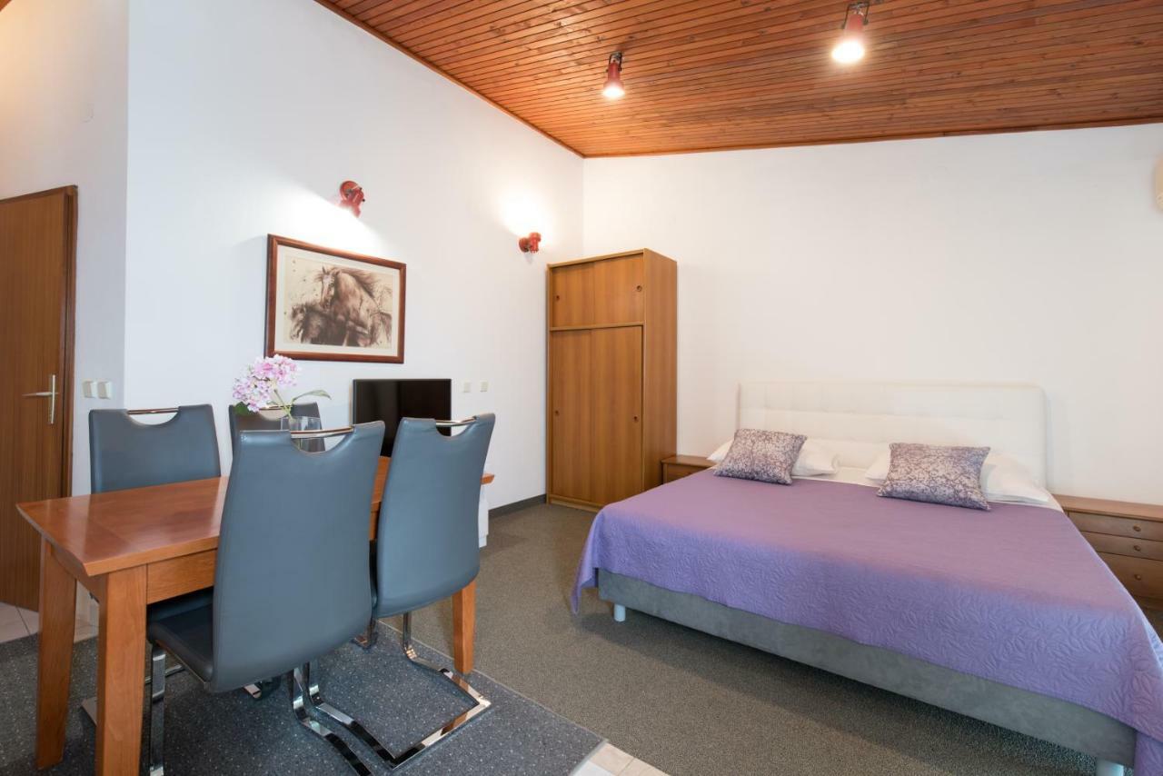 Beach Guesthouse Mediteran Подстрана Экстерьер фото